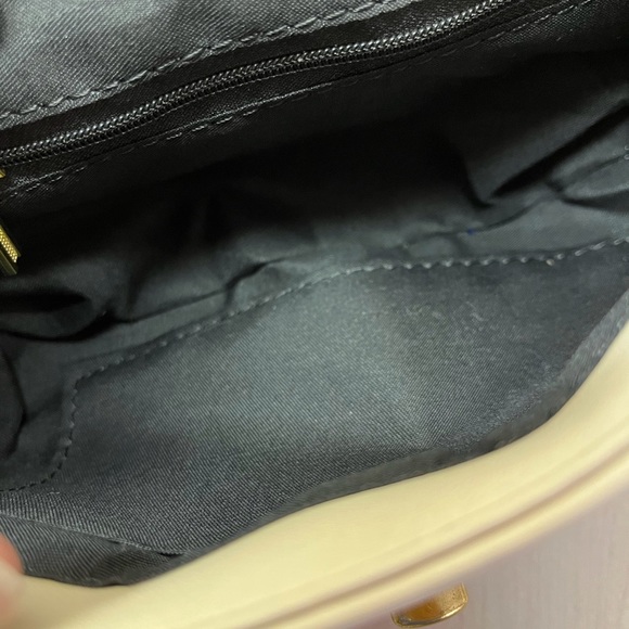 Faux Leather Shoulder Bag in Off White with Crossbody Strap and Coin Pouch NWOT - Picture 4 of 4